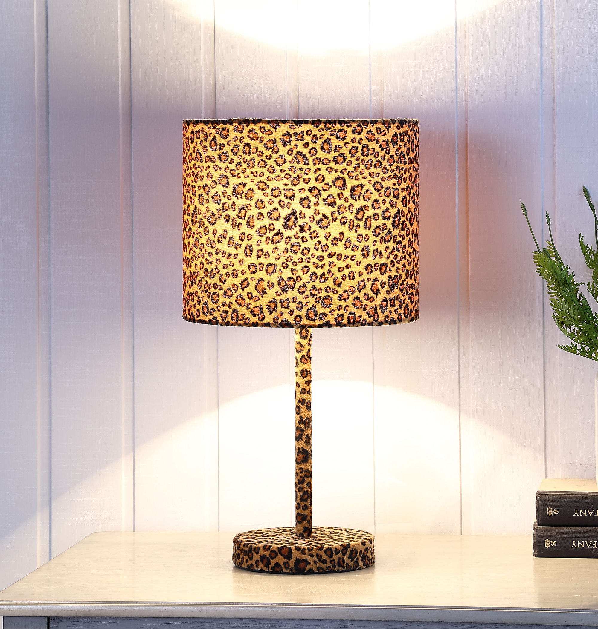 18.5″ in FAUX SUEDE LEOPARD PRINT METAL TABLE LAMP